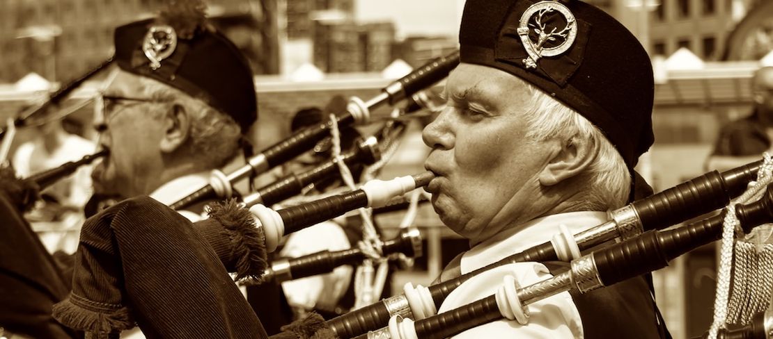 pipes and drums of the lucerne caledonians