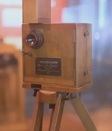 /images/tich/Institut_Lumière_-_CINEMATOGRAPHE_Camera.webp